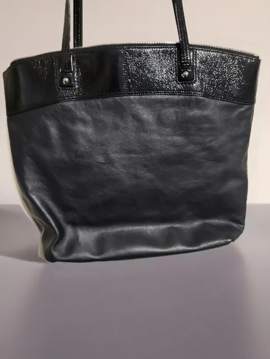 Coach Laura Black Pattened TOTE. - Picture 2 of 6